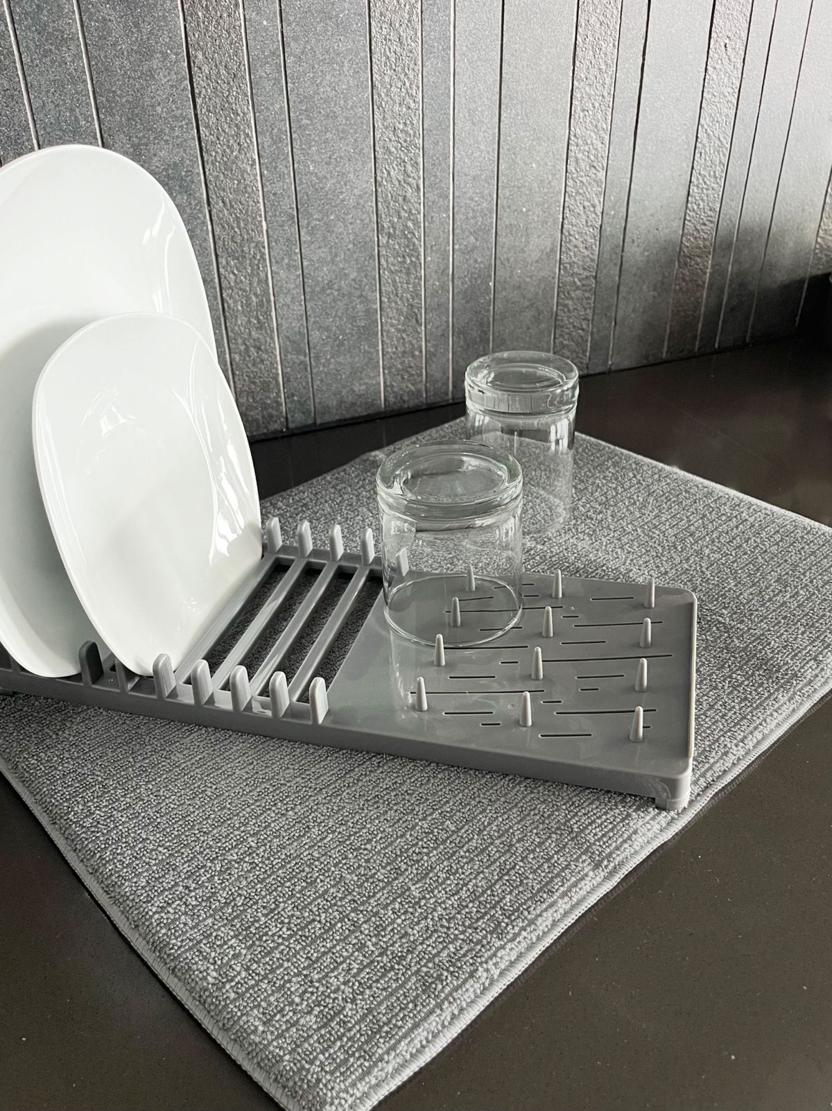 Set Escurridor + Paño Seca Platos Gris