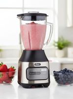 Licuadora Oster® con tecnología reversible, 2 programas automáticos y 3 velocidades + pulso