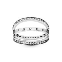 Anillo con Corazones y Logotipo de Pandora Signature