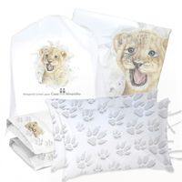 JUEGO DE CAMA FUNDA DE PLUMÓN + SABANA BAJERA + 4 FUNDAS ALMOHADA LEÓN VALIENTE KING