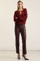 Pantalón slim, tiro medio, efecto cuero, burdeo Liola