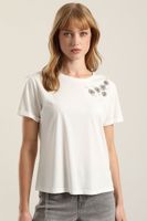 Polera aplicacion flor joya, crudo Liola