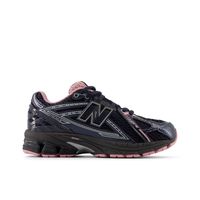 Zapatillas Urbanas Niños New Balance 1906 R Negras/Rosada