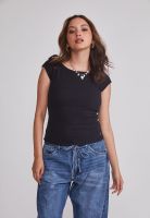 Polera Mujer Ajustada Cuello Negro Sioux