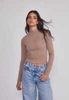 Polera Mujer Soft Cuello Alto Arena Sioux