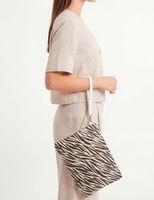 Cosmetiquero estampado zebra