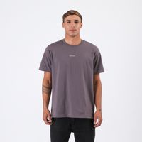 Polera Nixon Men Logo Letters Dark Grey