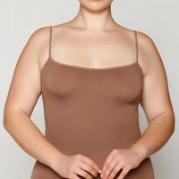 Polera Esencial Pabilo Canela Monarch