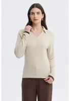 Polera Mujer Slim Cuello Camisero Arena