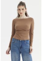 Polera Mujer Cuello Bote Abertura Camel Oscuro
