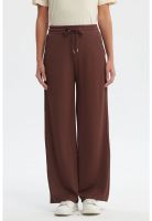 Pantalón Buzo Mujer Detalles Ojetillos Café