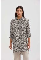 Blusa Mujer Larga Con Botón Parche Beige