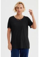 Polera Mujer Detalle Cuello Negro