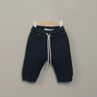 Jeans azul de bebé niño