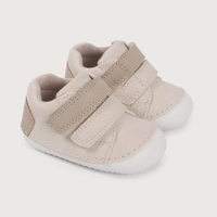 Zapatilla gateador beige de niño