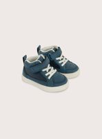 Zapatilla urbana para niña color azul con velcro