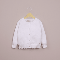 Chaleco blanco de niña