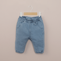 Jeans azul de bebé niña