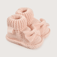Pantufla bebé tejida rosada de niña