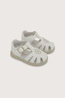 Sandalia blanca de niña