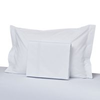 Juego sábanas King 200 hilos 50% alg - 50% pol, doble festón blanco