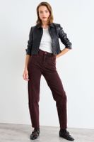 Jeans Liso Burdeos iO 11320126009112