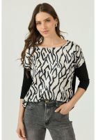 Polera negra estampada manga 3/4 PRIVILEGE