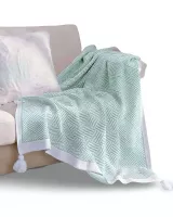 Mantas para sofas camas u oficinas con pompon 130x150 cm Verde
