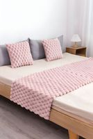 JUEGO DE PIECERA DE CAMA CON 2 FUNDAS MODELO PERLA ROSADO