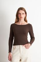 Polera Manga Larga Cuello Bote Café Nicopoly