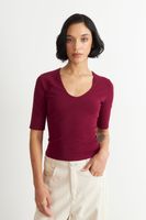 Polera Manga Corta Cuello Tipo U Burdeo Nicopoly