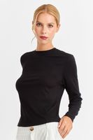 Polera Cuello Redondo Negro Nicopoly