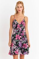 Vestido Corto Floral con Vuelos Cruzados Fucsia Nicopoly