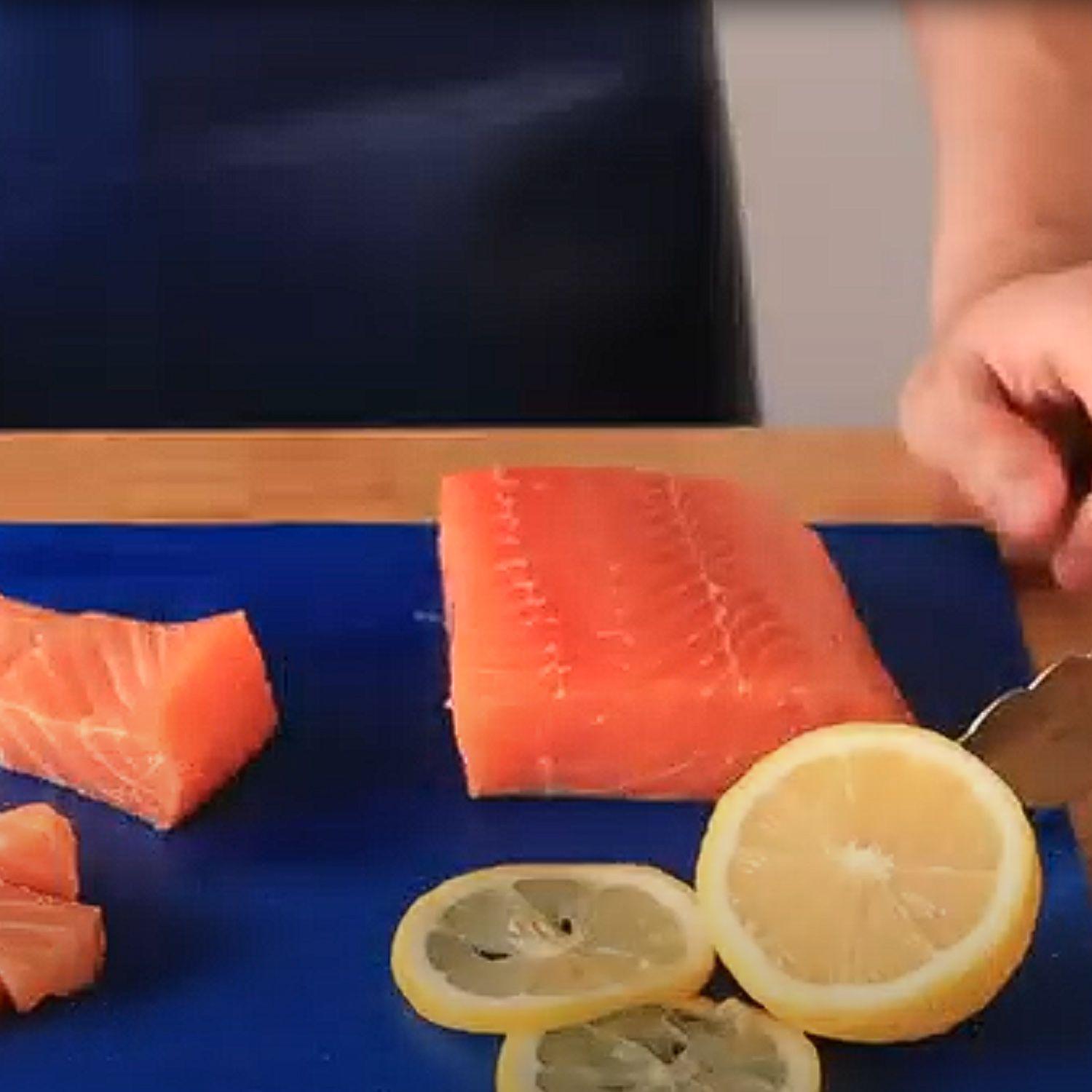 Tabla de cortar azul 45x61x1cm-2