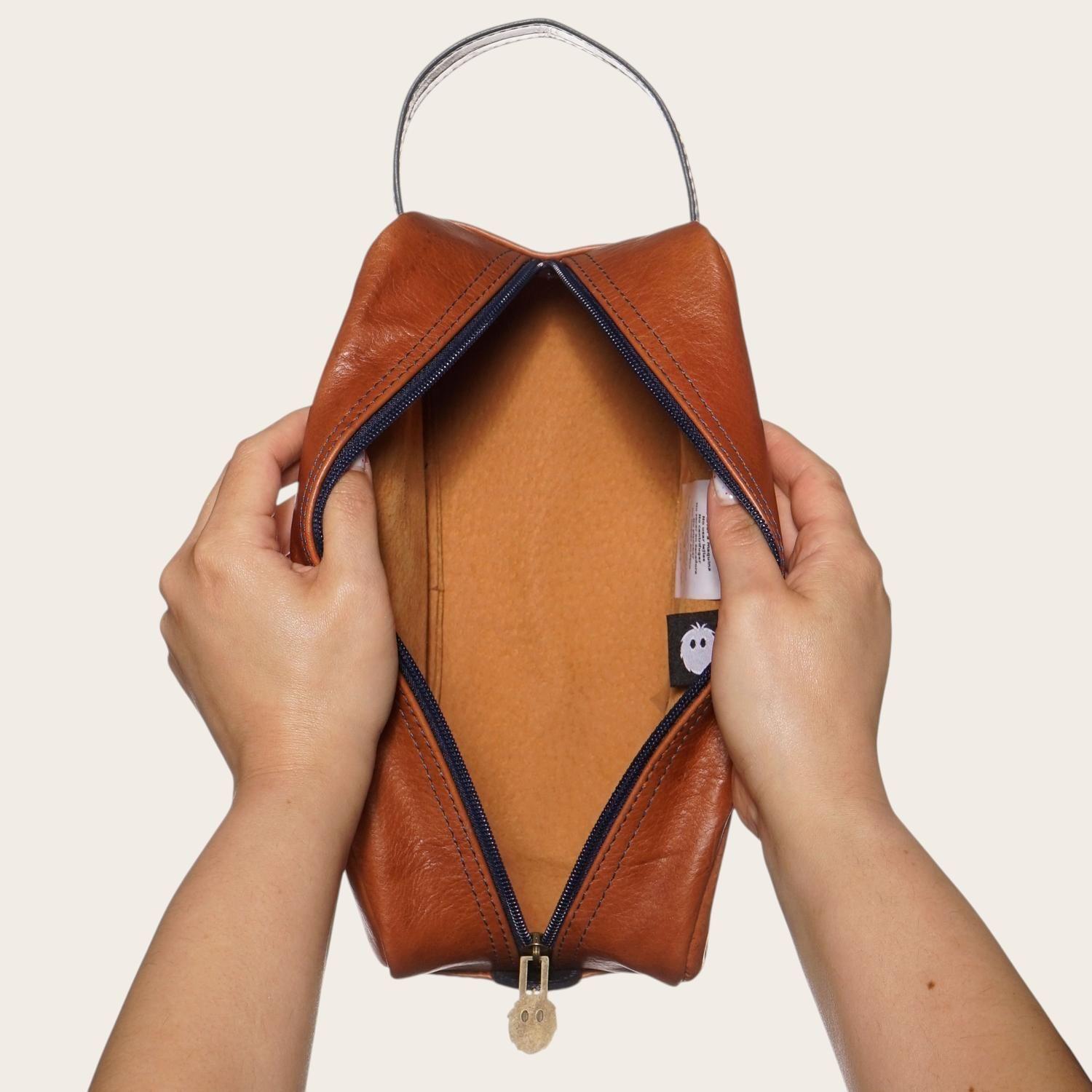 Neceser Estuche de Cuero Unisex Loa OLKI - Tostado con Azul-4