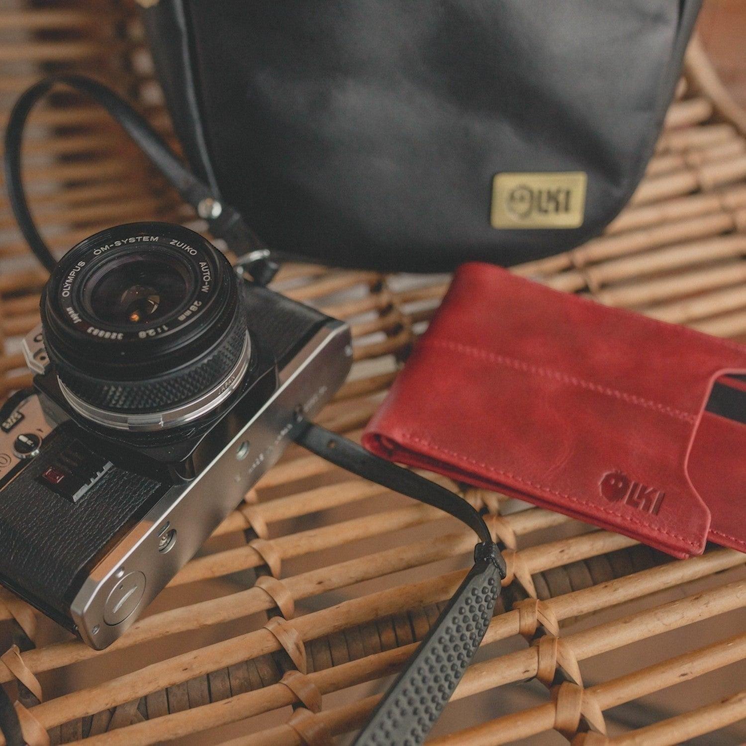Billetera de Cuero con Tarjetero Removible OLKI Ancoa - Rojo-1