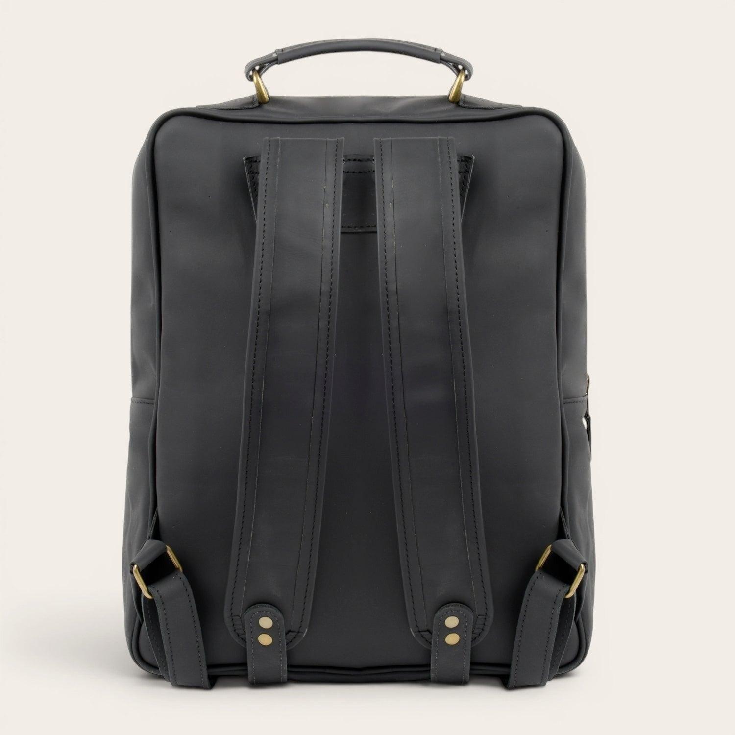 Mochila de Cuero Natural Palena OLKI -Negro Graso-3