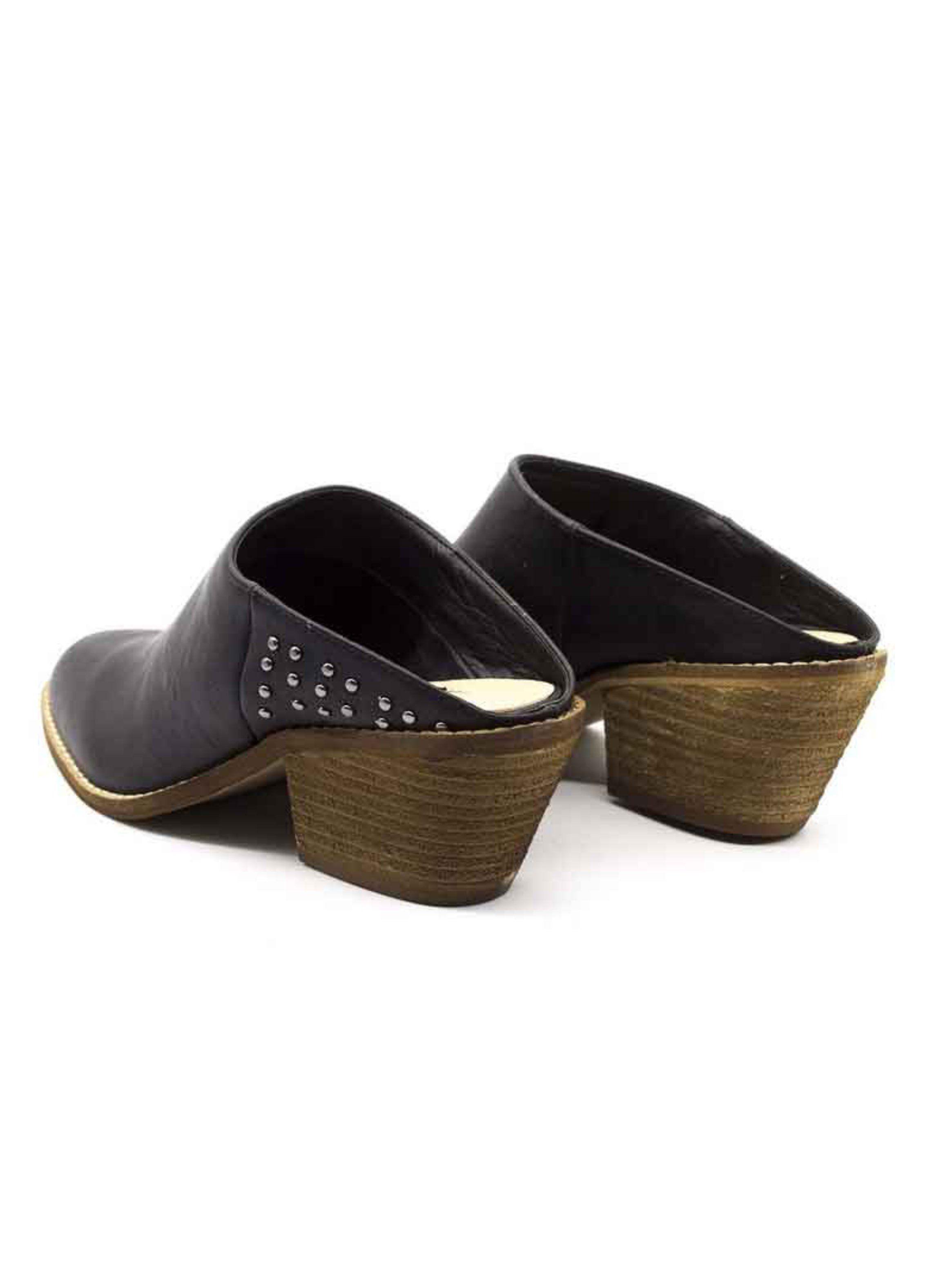 Puntilla Agua de Coco Negra Tachas-3