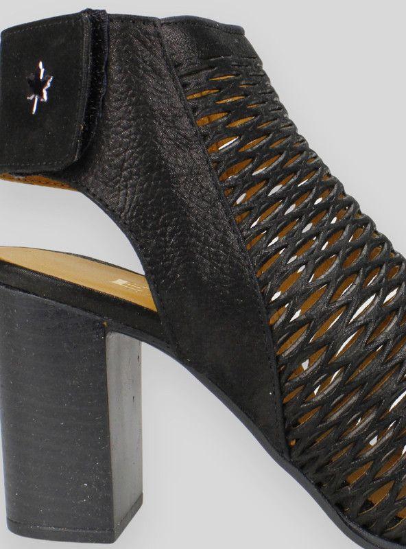 Sandalia Exs Cuero Troquelada Negra-3