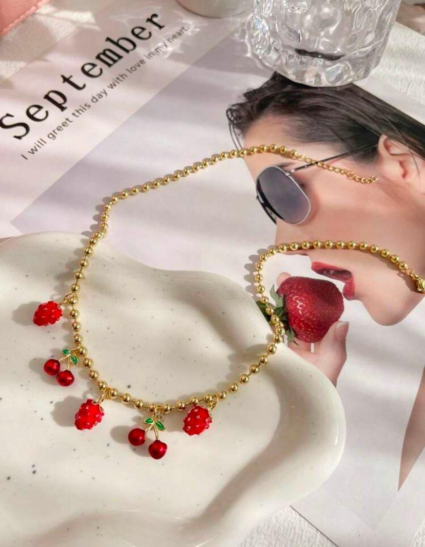 COLLAR COLGANTE MUJER CON FORMA DE FRUTILLA Y CEREZA-1
