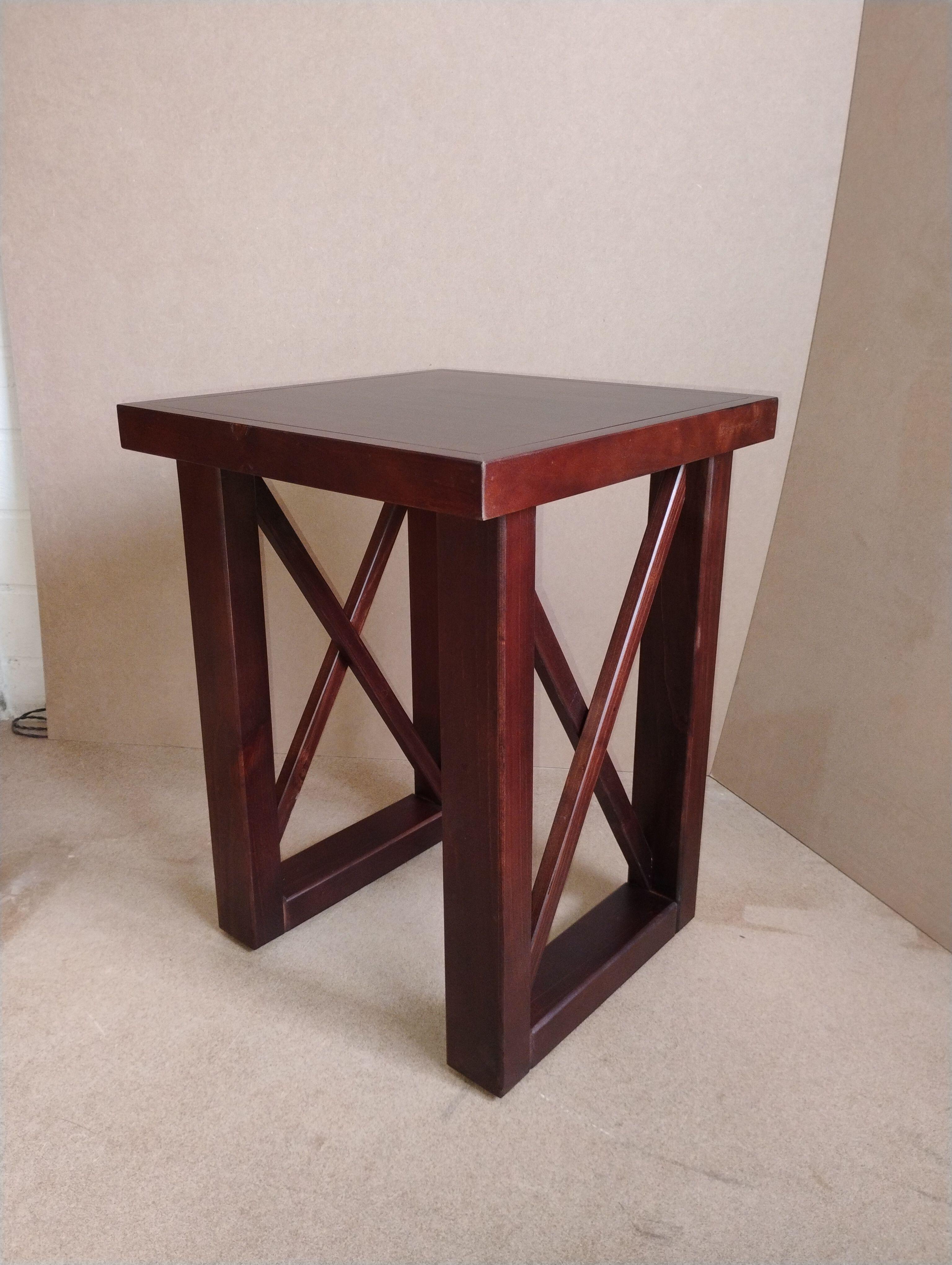 Mesa lateral, modelo Martina, color chocolate.-1