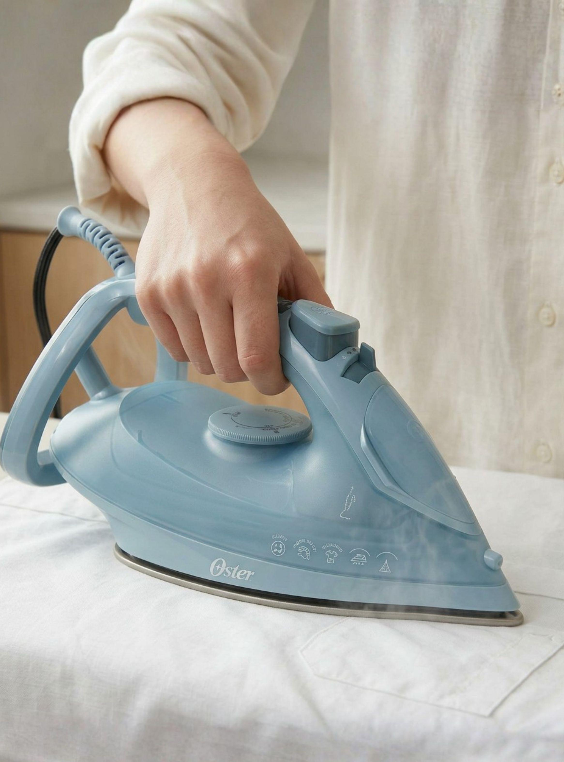 Plancha de vapor Oster® AeroGlide Plus S7400 Verde claro GCSTAC7402-0