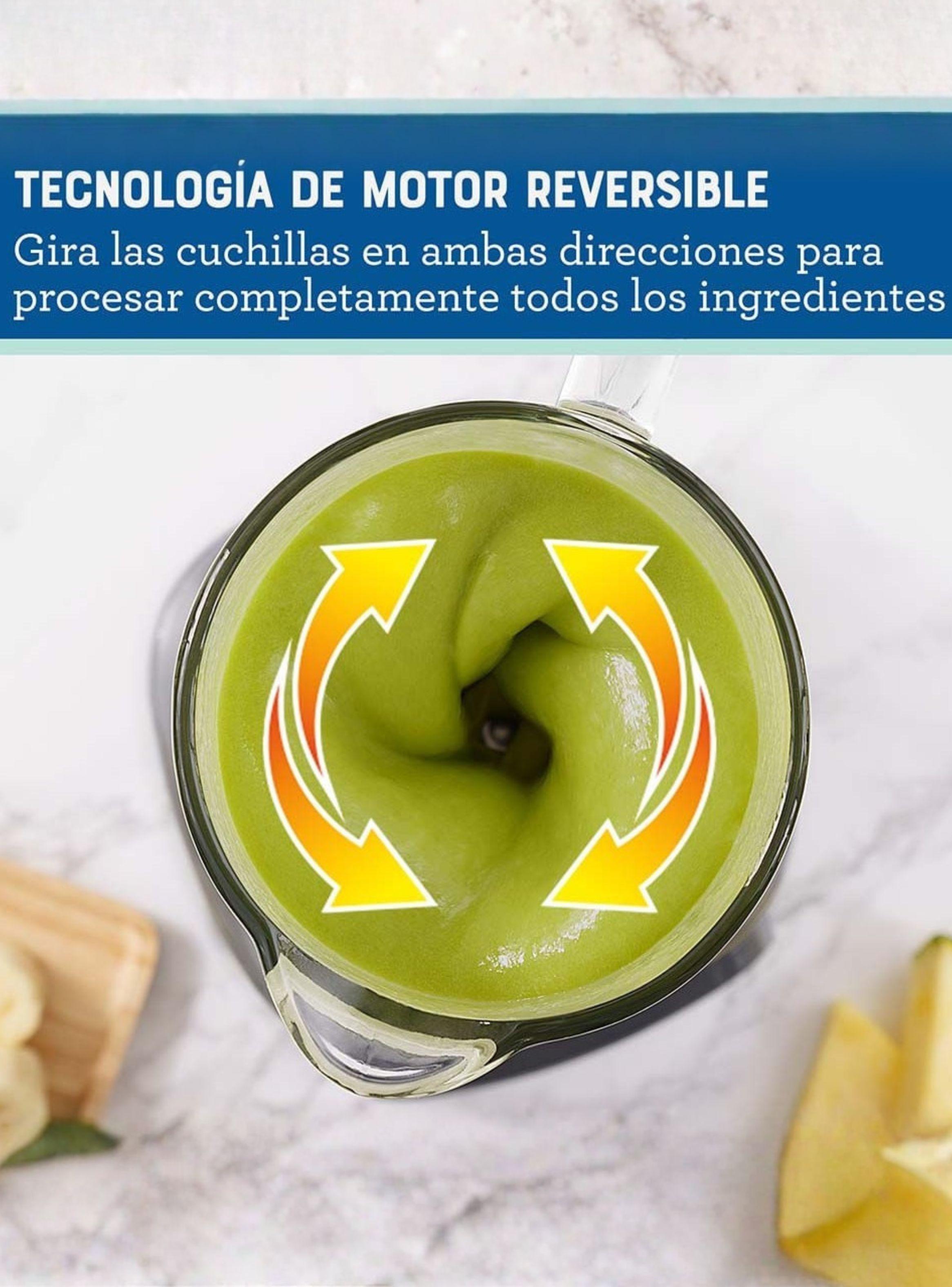 Licuadora Oster® roja con programas automáticos, tecnología reversible y vaso Blend-N-Go -4