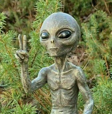 Extraterrestre de resina para jardín y hogar. Decoración original, miniatura resistente al exterior.-2