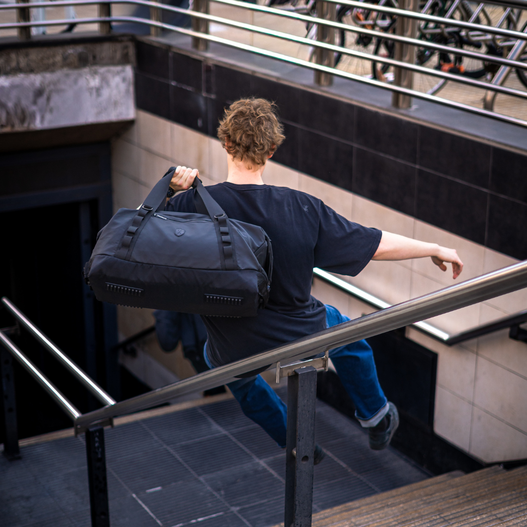 Bolso Deportivo de Lujo Impermeable 35L Negro | Xclusive-2