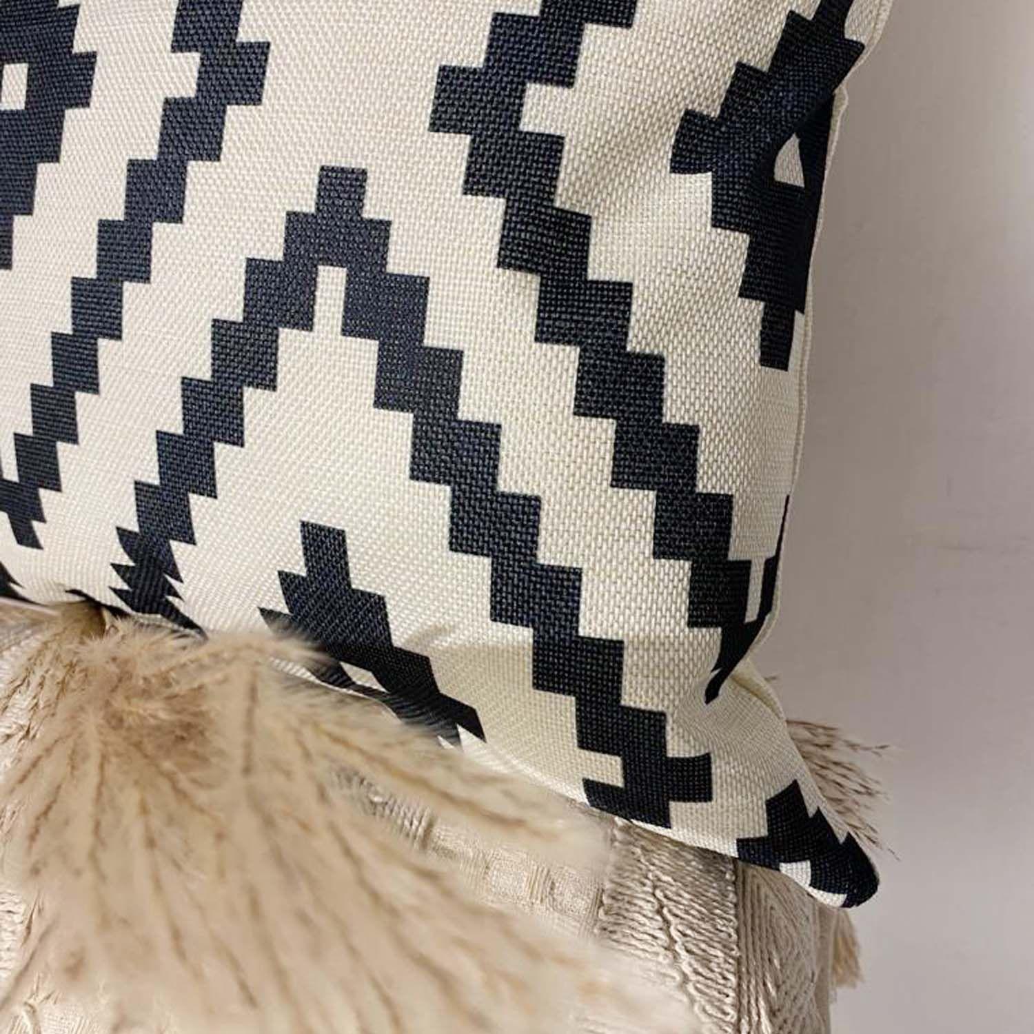 Cojín Tribal Crudo y Negro 45×45-1