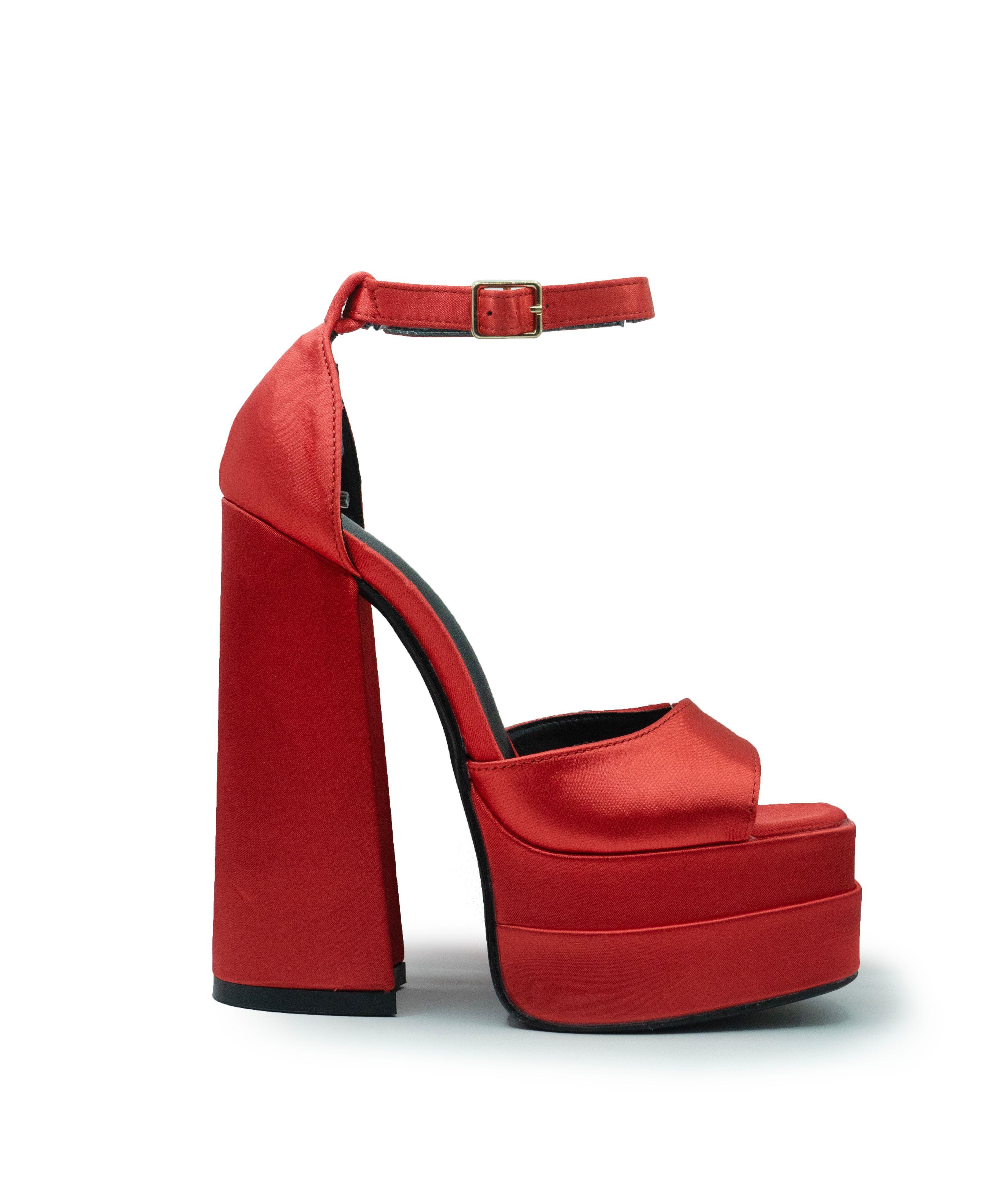 Tacones De Satén Rojos Elegancia Y Sofisticación-0