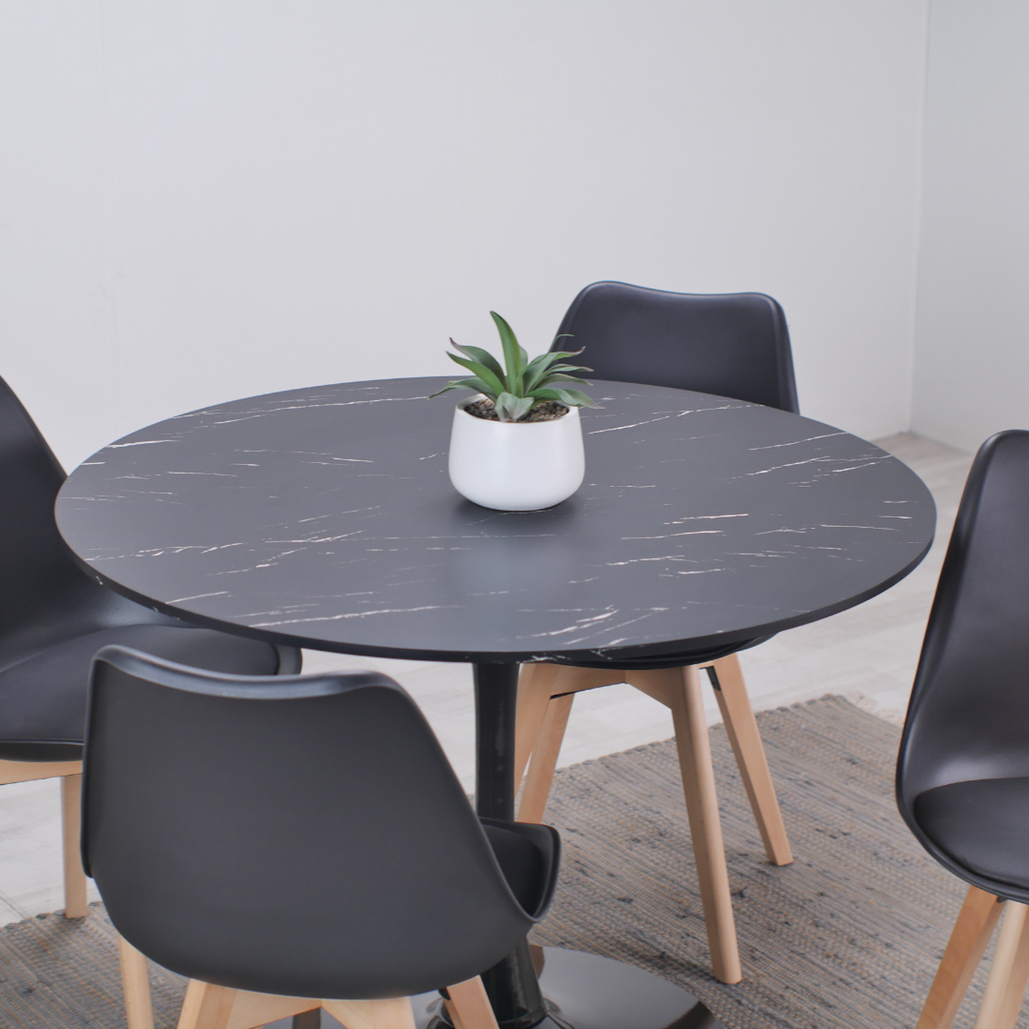 Comedor Mesa Tulip Redonda 100cm Negra + 4 Sillas Tulip Negras-2