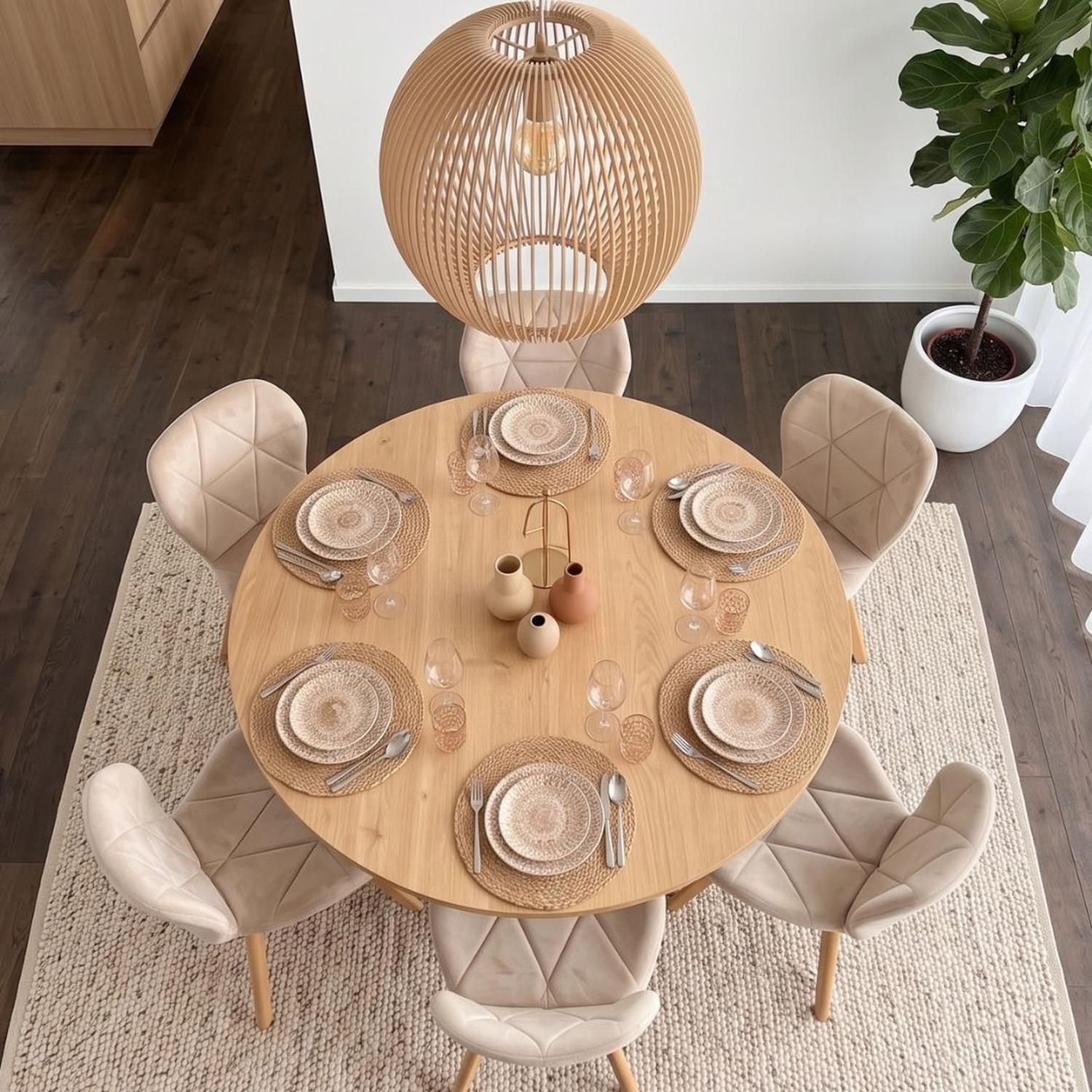 Comedor Mesa Redonda Equiz Wood 120cm + 6 Sillón Rubik Velvet Beige-4