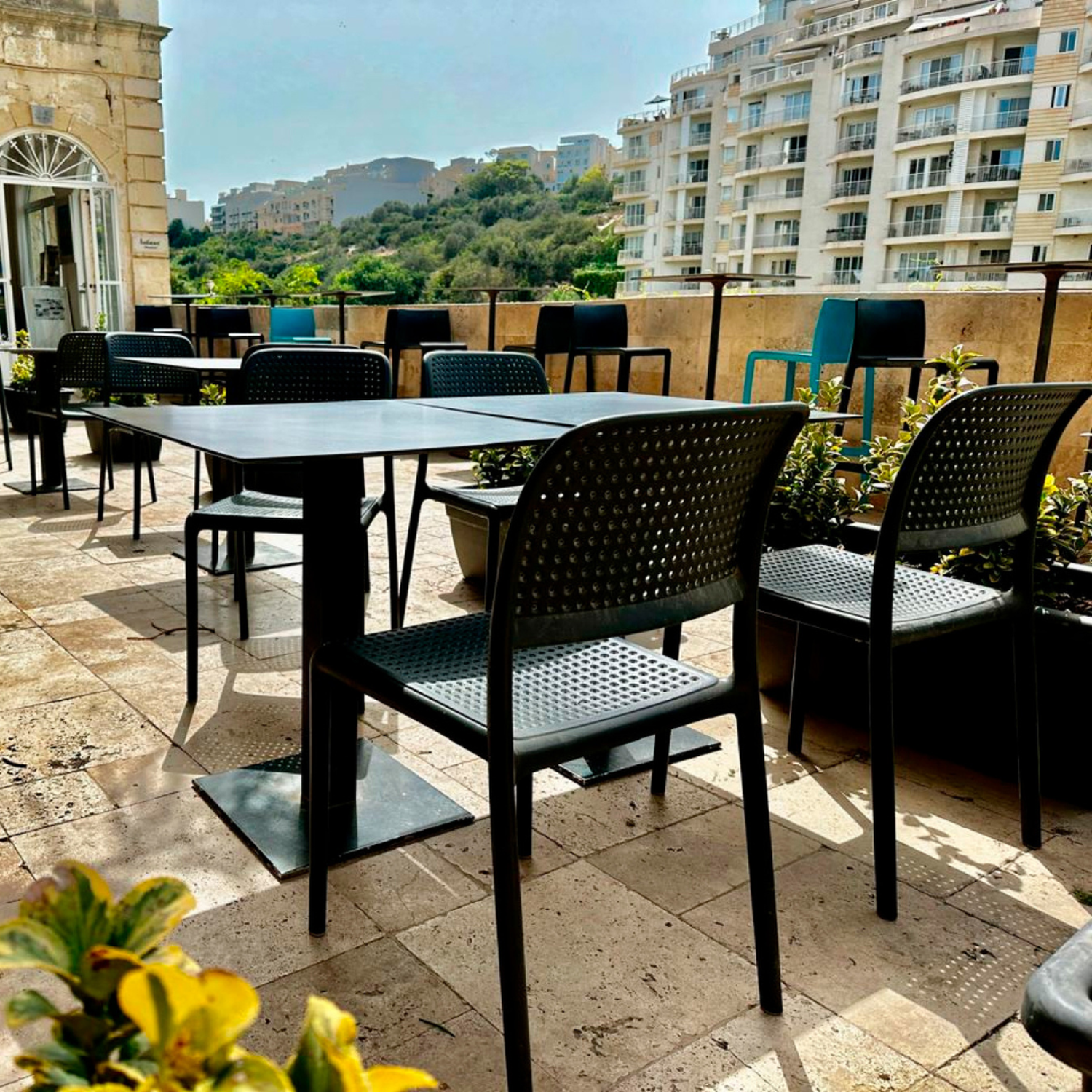 Silla Bora Bristro Negra | Diseño Apilable-7